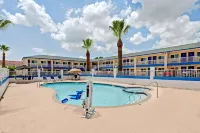 Days Inn by Wyndham Baytown Garth Road I10 East - Pools