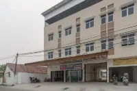 RedDoorz Plus at Grand Tara Homestay Palembang Hotels in Palembang