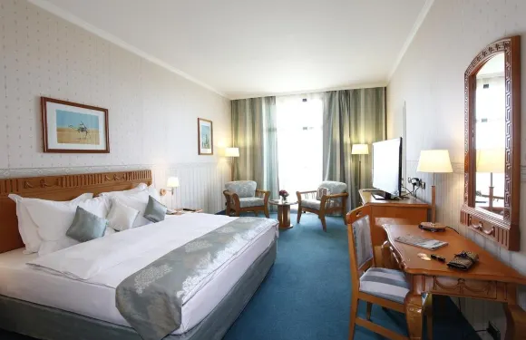 恩賈梅納萊傑廣場酒店