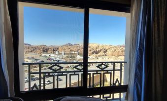 Petra Moon Luxury Hotel