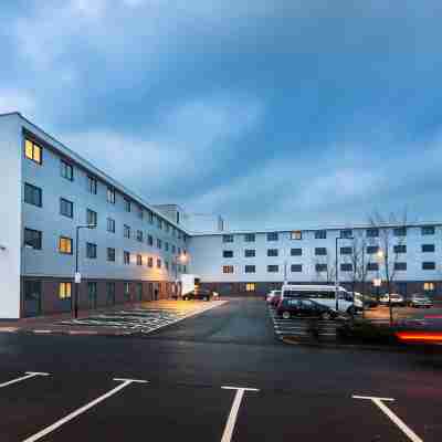 Holiday Inn Express Manchester Airport Hotel Exterior