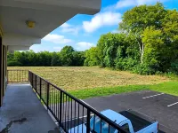Drakes Creek Inn - Formerly the Relax Inn Hotels in Hendersonville