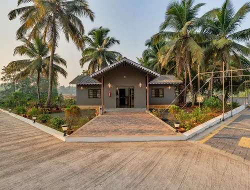Hotel Aaradhya - parking