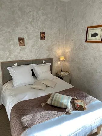 Logis Hôtel Auberge de l'Ecole Отели в г. Монришар Валь де Шер