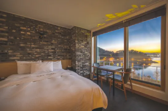 บีแอนด์เอฟ โฮเทล โรงแรมใกล้Yeulmaru