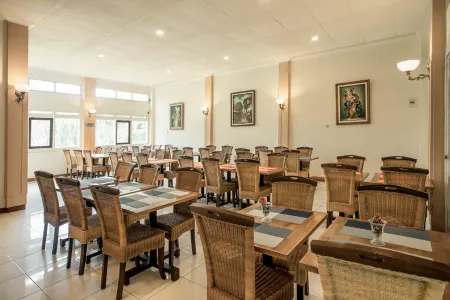 Puri Indah Inn Kaliurang Отели в г. Pakem