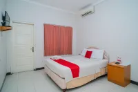 RedDoorz Near Rumah Sakit Baptis Kediri Hotels in Pesantren