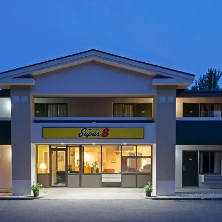 Super 8 by Wyndham White River Junction