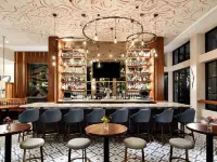 Sophy Hyde Park - بار