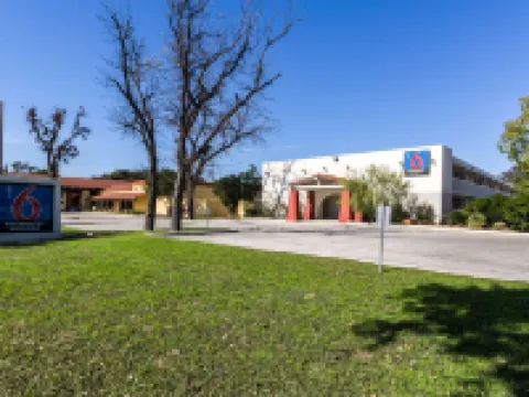 Motel 6 Uvalde, TX Hotels in Uvalde