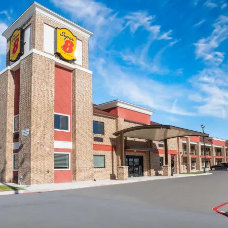 Super 8 by Wyndham Humble/Fallcreek/Houston