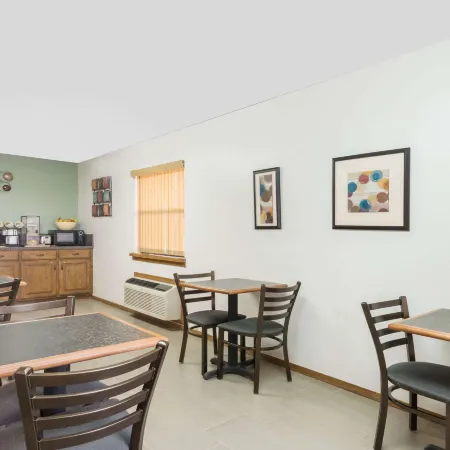 Knights Inn Slaton