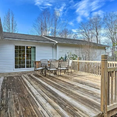 Serene Blue Ridge Getaway in Galax w/ Yard!