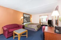 Super 8 by Wyndham Black Mountain Hotel di Black Mountain