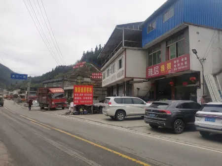 Tianquan Yaju Yijing Inn Отели рядом с достопримечательностью «Erlang Mountain National Forest Park»