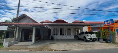 Homestay Naira Отели в г. Паданг-Париаман