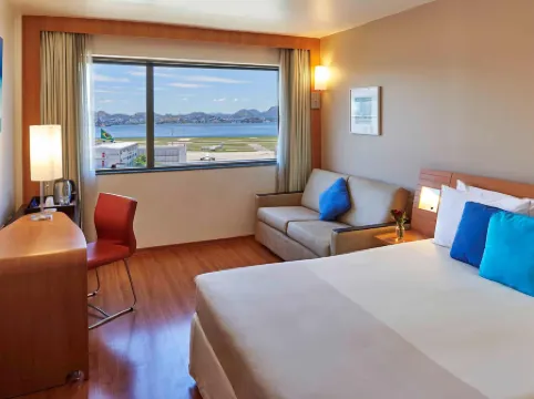 Novotel RJ Santos Dumont Отели рядом с достопримечательностью «Церковь Канделария»