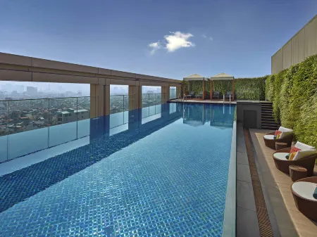 Grand Mercure Hanoi Отели рядом с достопримечательностью «Cathedral Phung Khoang»