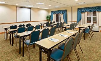 Country Inn & Suites by Radisson, York, PA