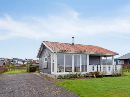 "Ormar" - 100m to the Fjord Отели в г. Лемвиг