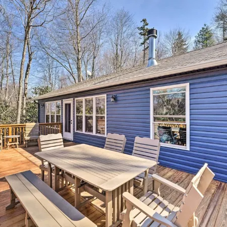 2 Mi to Beech Mtn: Family Retreat w/ Fire Pit