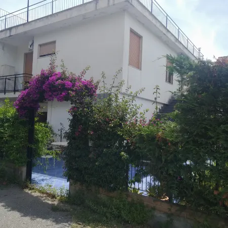 Home Close to the Sea with Terrace and Free Parking