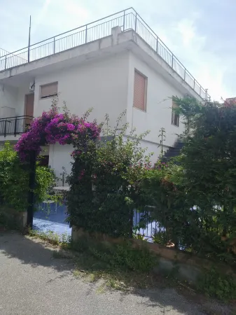 Home Close to the Sea with Terrace and Free Parking