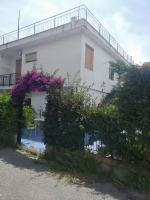 Home Close to the Sea with Terrace and Free Parking