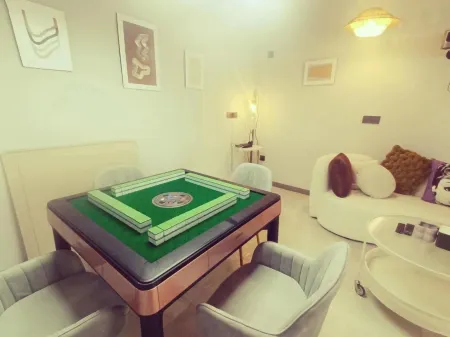 Jiuqinju Rest Xiangyang Audiovisual Homestay (Huaihua High speed Railway  Station Branch) Отели рядом с достопримечательностью «Huaihua Vocational and Technical College»