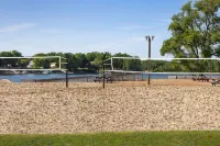 AmericInn by Wyndham la Crosse Riverfront Conference Center - en bord de mer
