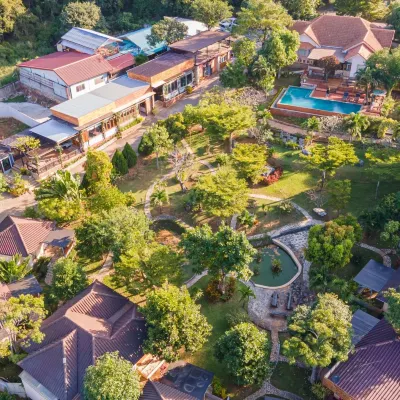 Dusit Talai Resort Отели рядом с достопримечательностью «Ферма Чокчай»