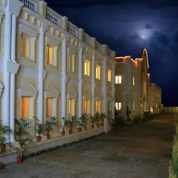Hotel Kumararraja Palace