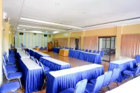 RedDoorz Plus near Stadion Wijaya Kusuma