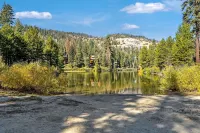 Modern Condo- Jacuzzi Tub SM #201 by Bear Valley Vacation Rentals