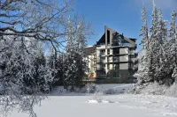 Aplend Lake Resort Hotels near Strbske Pleso Lake