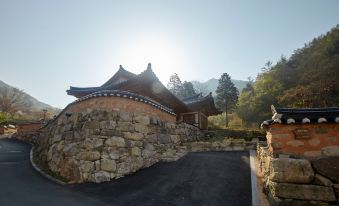 Wanju Hanok Pension Hyurim