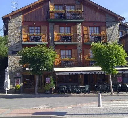 Hotel Esquirol Отели в г. Льивия