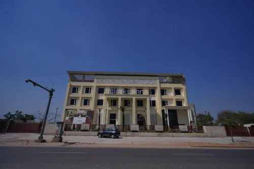 Clarks Inn Aligarh فنادق في Aligarh