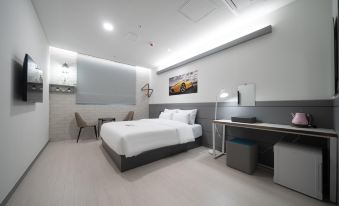 Hi& Hotel