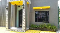 Isro Guest House Syariah Hotel a Ngajum