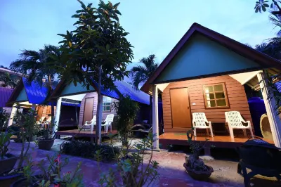 Phi Phi Twin Palms Bungalow Hotels in Loh Dalum Bay