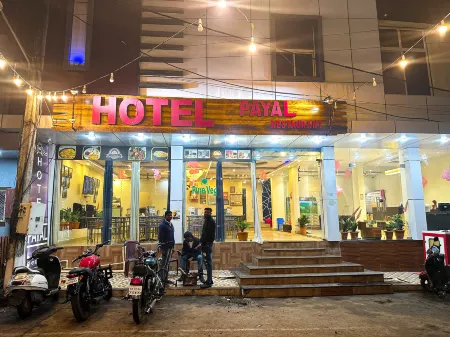 Hotel Payal Отели в г. Пачмарай