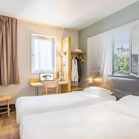 B B Hotel Tours Centre Commercial La Petite Arche Hotel