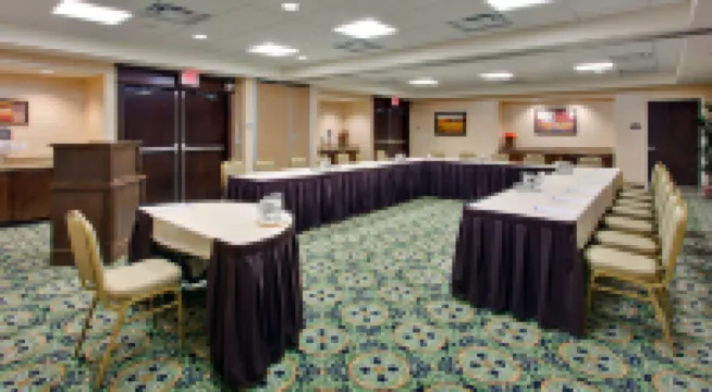 亨茨維爾-馬斯科卡智選假日酒店及套房