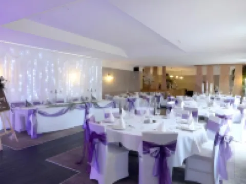 Black Horse Hotels in Baston
