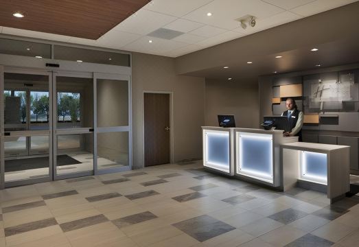 Holiday Inn Express & Suites Portland Airport 외관