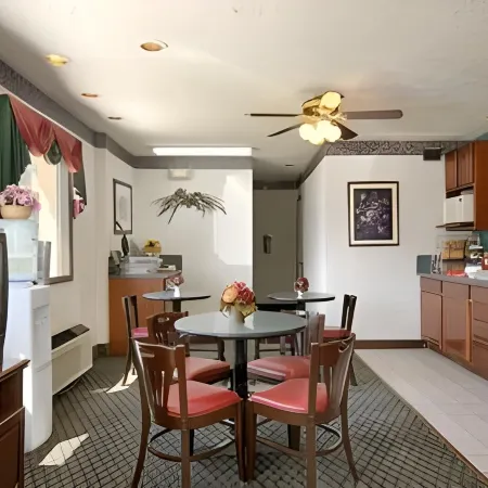 Quality Inn Grand Rapids Near Downtown Отели рядом с достопримечательностью «Арена «Ван Андел»»
