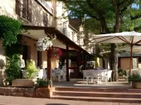 Auberge Aux Portes de Conques Hotels in Aubin