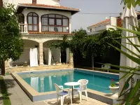 Guest House Villa Ines - Annex Hotels in Petrčane