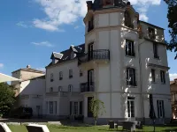 Château Les 4 Saisons Hôtels à : Champeix